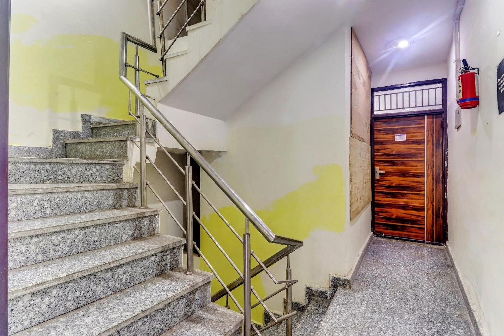 Hotel O Cozy Stay Delhi  Buitenkant foto